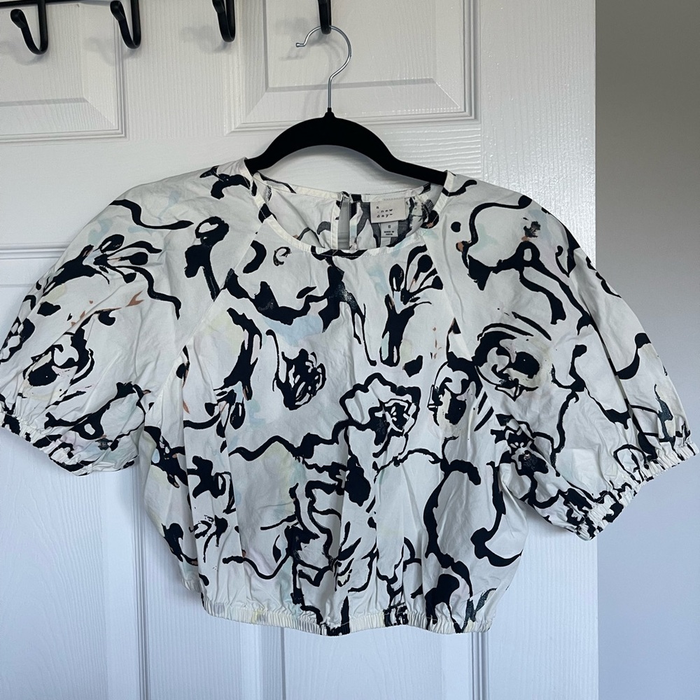 a new day Black and White Floral Puff-Sleeve Crop Top